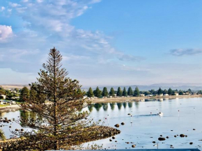 The Bluff Resort Apartments, Port Elliot